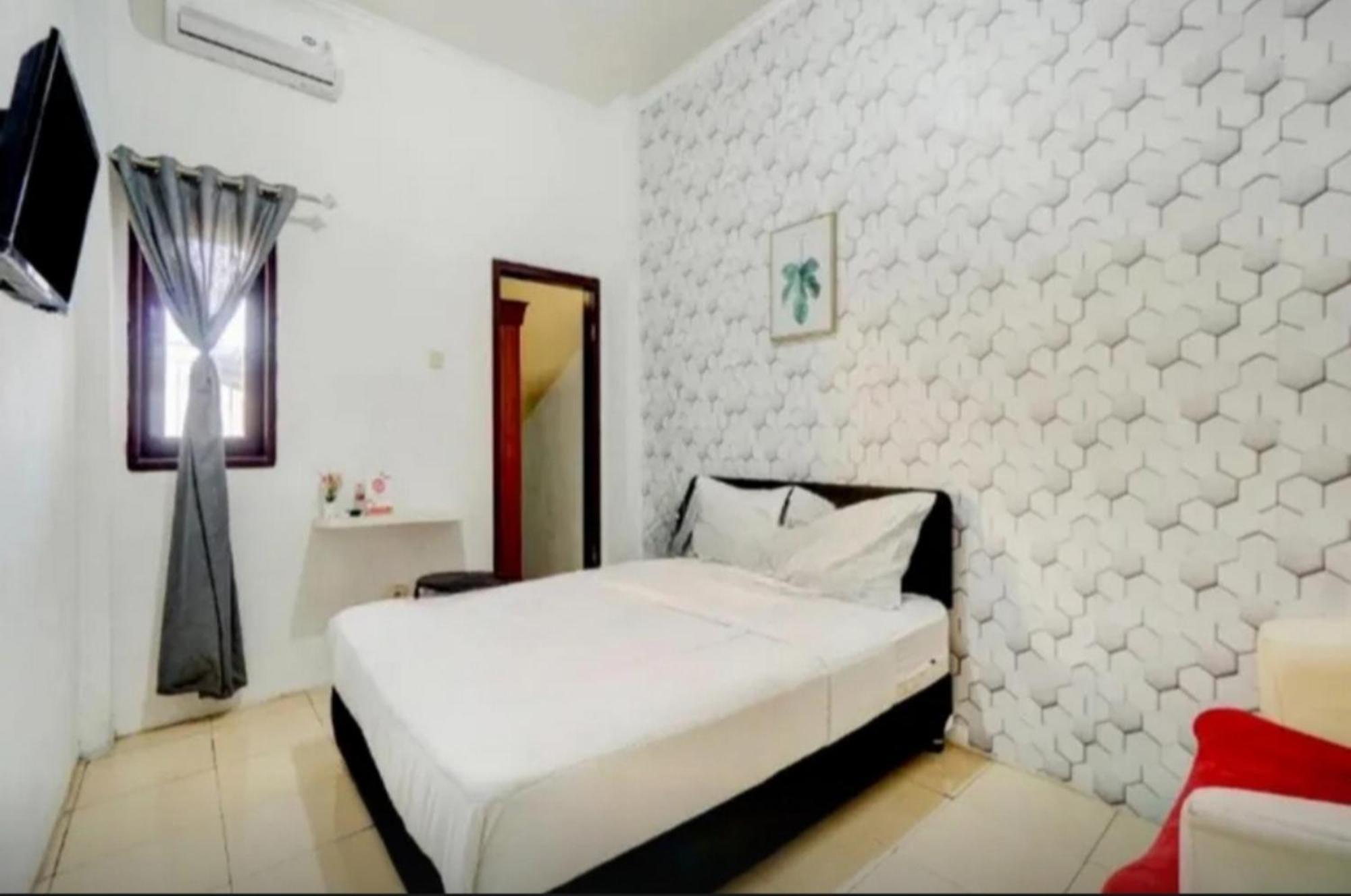Hotel Reddoorz Near Plaza Araya Malang Blimbing  Exterior foto